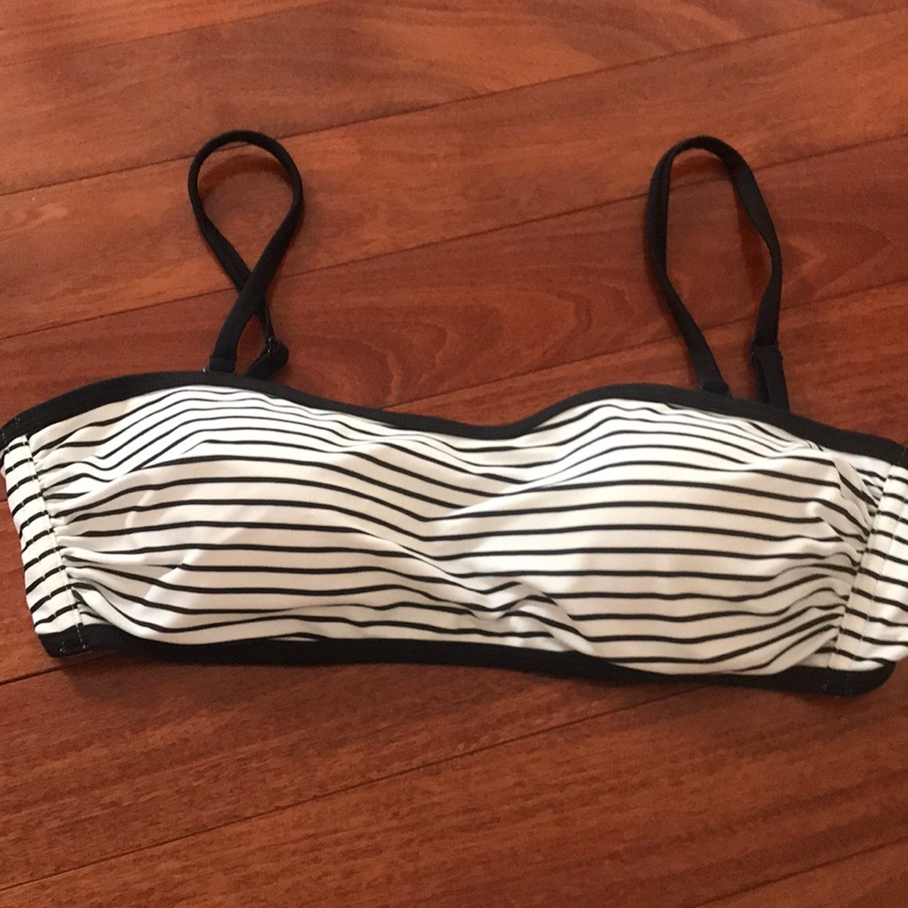 Never worn- joe fresh bathing suit top